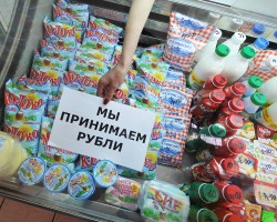 Власти борются за поставки товаров в Крым в ручном режиме