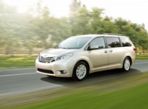 Toyota обновила большой минивэн Sienna