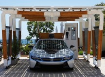 Для гибридов BMW серии «i» создали фирменный гараж-зарядку