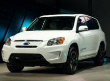 Концерн Toyota не станет продлевать контракт с компанией Tesla