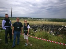 Предметы с места падения Boeing передадут экспертам в нетронутом виде