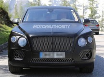 Первые фотографии кроссовера Bentley