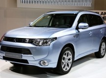 В Европе начались продажи гибридного Mitsubishi Outlander PHEV