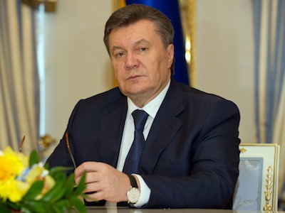 Янукович требует через суд ЕС восстановить его в должности президента Украины