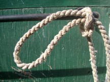 У женщины, которая пыталась повеситься на заборе посольства Украины, обнаружили расстройство личности