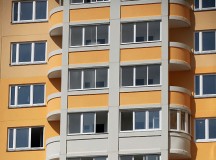 В Москве подросток выбрасывал из окна вещи, а потом выбросился сам