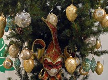 Грабители, отобравшие у мужчины две елки и гирлянду, задержаны по горячим следам