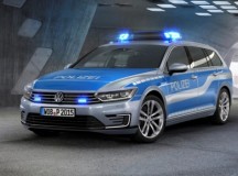 Гибридный универсал VW Passat стал полискаром