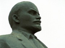 Перекрасившим новосибирского Ленина, Т-34 и «Катюшу» в «украинские» цвета грозит три года тюрьмы