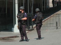 В США поднимается новая волна протеста из-за очередного убийства полицейским темнокожего подростка