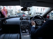 Jaguar Land Rover изобрела прозрачные стойки