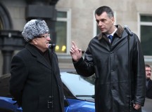 Миллиардер Прохоров подарил Жириновскому готовый русский «ё-мобиль»
