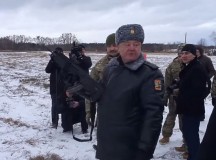 Порошенко «здорово» стрелял по неизвестным мишеням. ВИДЕО