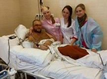Раненый под Донецком лидер «Правого сектора» Дмитрий Ярош опубликовал фото из больницы