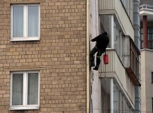 Криминальная хроника праздников: разбой на дороге под бой курантов и новогодняя засада в  магазине