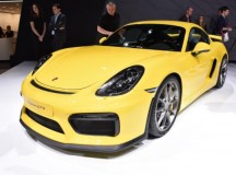 Porsche представил в Женеве Cayman GT4