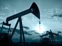 Вести Экономика ― Нефть дешевеет. Brent ниже $50